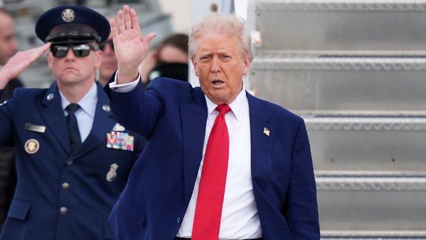 特朗普祭出关税战 特朗普祭出关税战