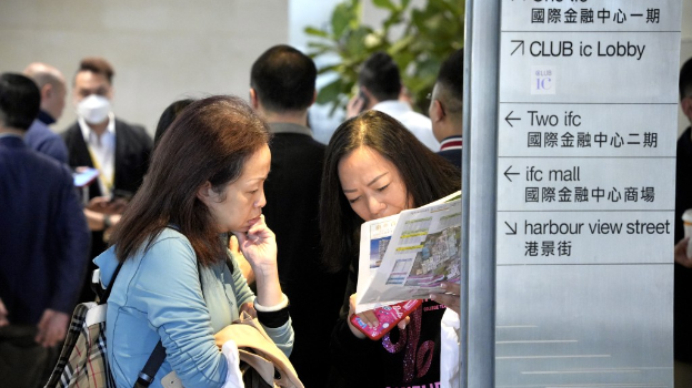 受惠《预算案》放宽细楼价印花税,市场购买力释放,投资者及内地客转趋活跃。 受惠《预算案》放宽细楼价印花税,市场购买力释放,投资者及内地客转趋活跃。