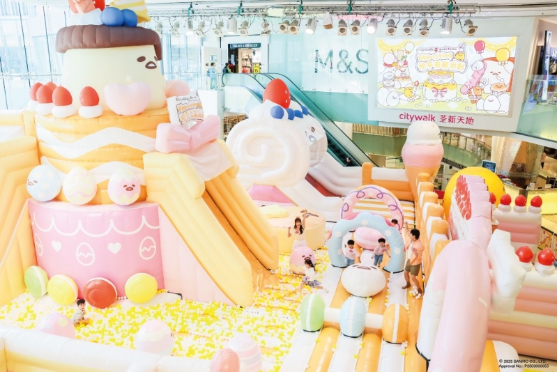 占地超过2,000方呎的GUDETAMA甜品造型充气乐园。 占地超过2,000方呎的GUDETAMA甜品造型充气乐园。