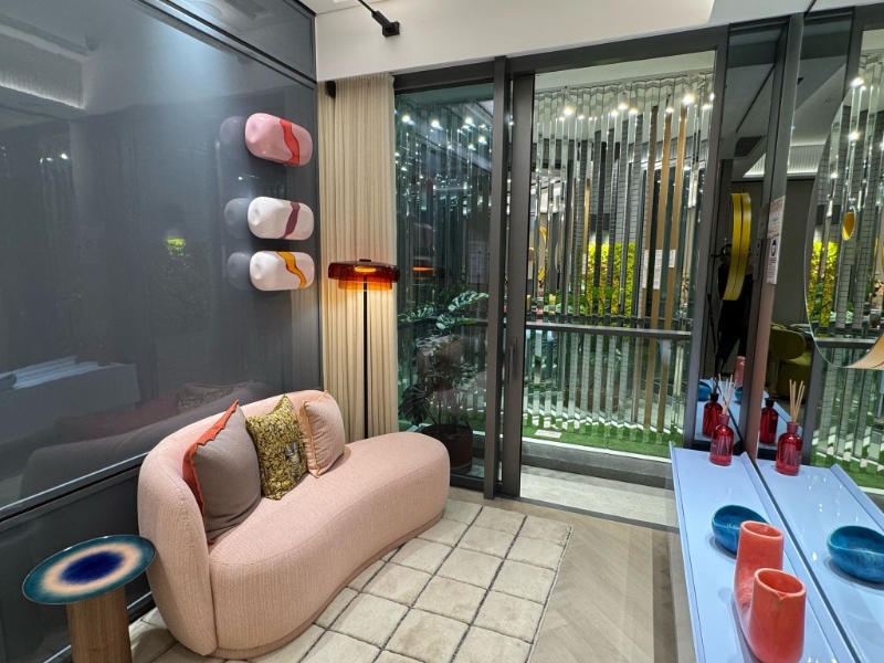 客厅放置粉色梳化及电视矮柜 客厅放置粉色梳化及电视矮柜