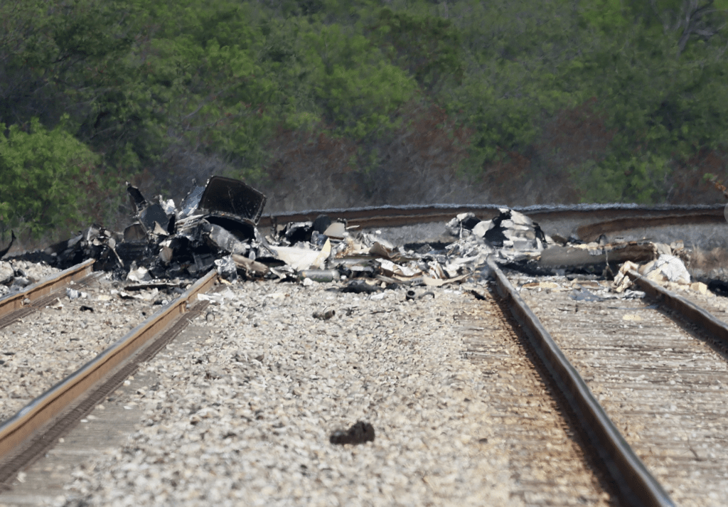 美国南佛罗里达州周五(11日)发生严重飞机事故 美国南佛罗里达州周五(11日)发生严重飞机事故