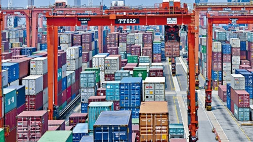 美国宣布向中国以外贸易伙伴暂缓征收对等关税90天,但实时上调对中国加征的关税至125%。资料图片 美国宣布向中国以外贸易伙伴暂缓征收对等关税90天,但实时上调对中国加征的关税至125%。资料图片