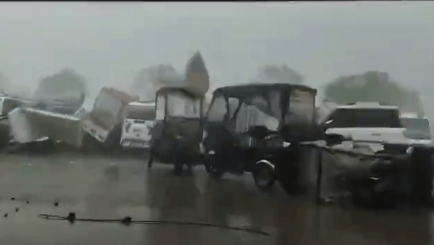 汽车吹得像碰碰车 汽车吹得像碰碰车