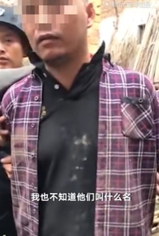 刘纯露声称跟朋友吵架,但连说不出名字。 消防百事通 刘纯露声称跟朋友吵架,但连说不出名字。 消防百事通