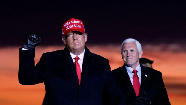 彭斯(右)是特朗普第一个总统任期时的副手。 路透社资料图 彭斯(右)是特朗普第一个总统任期时的副手。 路透社资料图