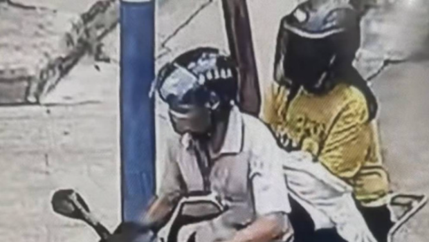 男友车载广东女老师带进山中画面。 男友车载广东女老师带进山中画面。