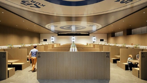 大阪世博开幕首天,「藏寿司」要等8小时入座。藏寿司图片 大阪世博开幕首天,「藏寿司」要等8小时入座。藏寿司图片