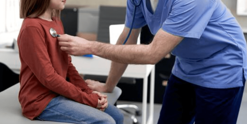 退休儿科医生高柏曼被指于1960年代起,在其位于纽约州梅里克家中地库开设的私人诊所中,性侵逾百名女童。示意图 退休儿科医生高柏曼被指于1960年代起,在其位于纽约州梅里克家中地库开设的私人诊所中,性侵逾百名女童。示意图