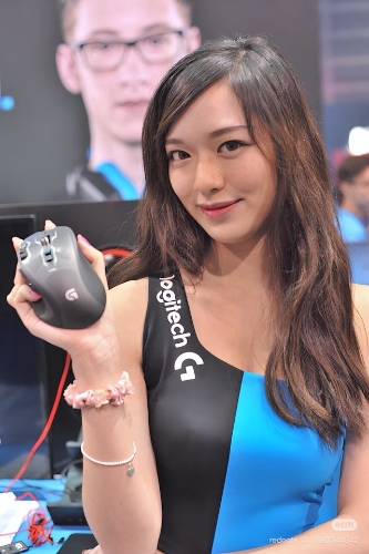 近日网上流出冯盈盈未选港姐前的旧照。 近日网上流出冯盈盈未选港姐前的旧照。