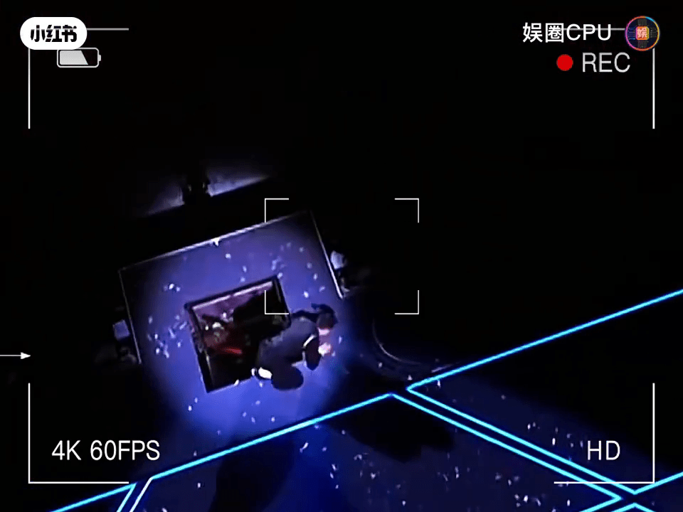 画面触目惊心。 画面触目惊心。