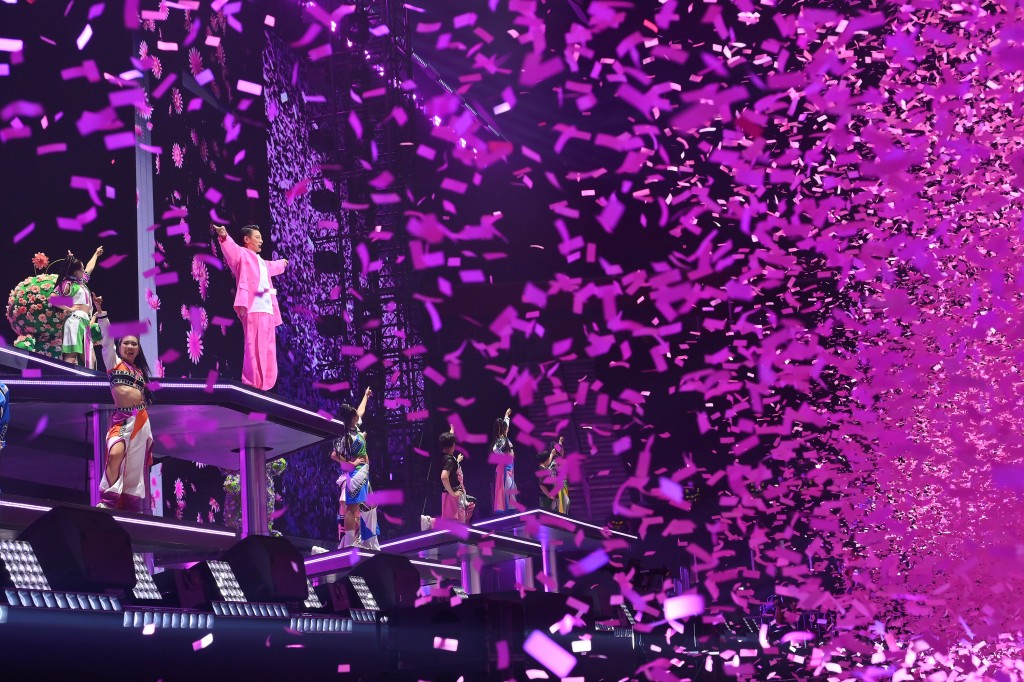 刘德华的舞台设计,多度出现升降舞台时差升降。 刘德华的舞台设计,多度出现升降舞台时差升降。