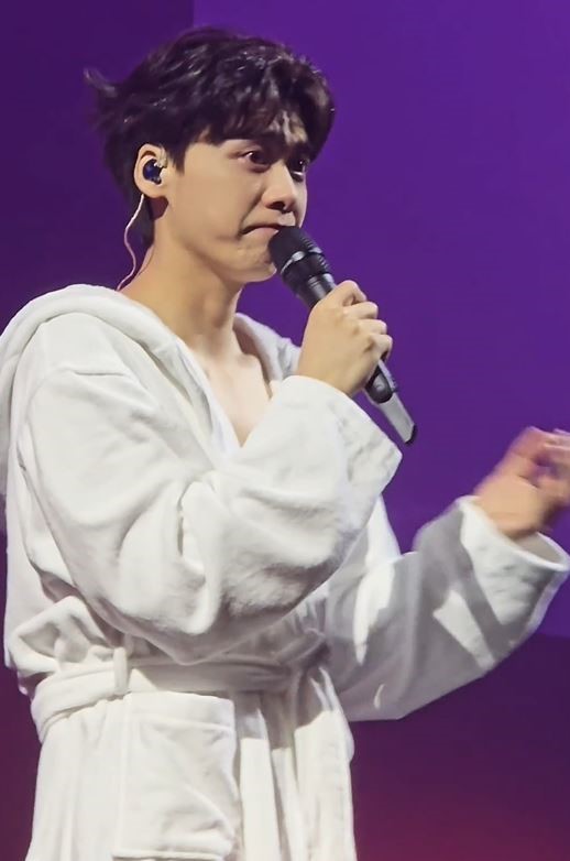 李易峰被歌迷的支持深受感動。微博@啊蠻蠻啊