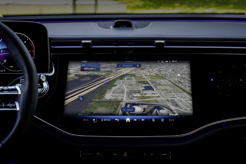 MBUX 2.6可透过高清卫星图像及鸟瞰模式进行导航。 MBUX 2.6可透过高清卫星图像及鸟瞰模式进行导航。