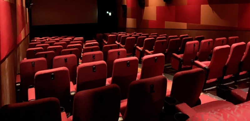 4院联演可提供1,200座位,为九龙区电影龙头戏院之一。 4院联演可提供1,200座位,为九龙区电影龙头戏院之一。