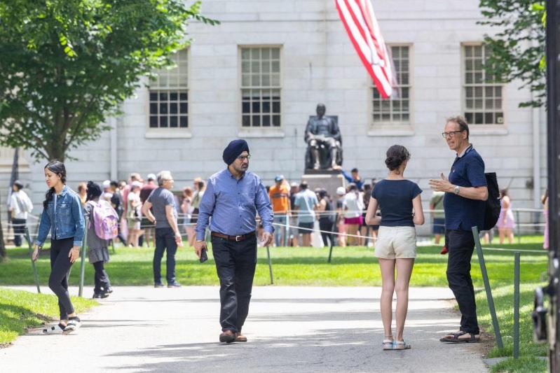 美国著名学府哈佛大学的校园。.jpg 美国著名学府哈佛大学的校园。.jpg