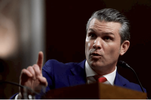 美国防部长赫格塞思的两名手下被调查停职 美国防部长赫格塞思的两名手下被调查停职