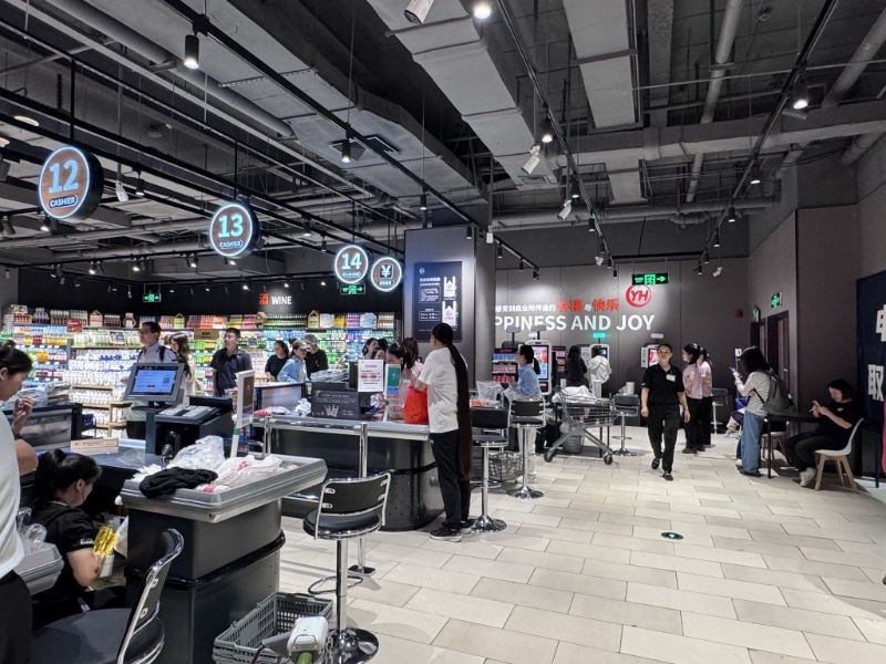 图为永辉超市深圳卓悦汇购物中心店。 图为永辉超市深圳卓悦汇购物中心店。