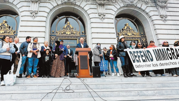 报税日官民集会声援移民权益 报税日官民集会声援移民权益