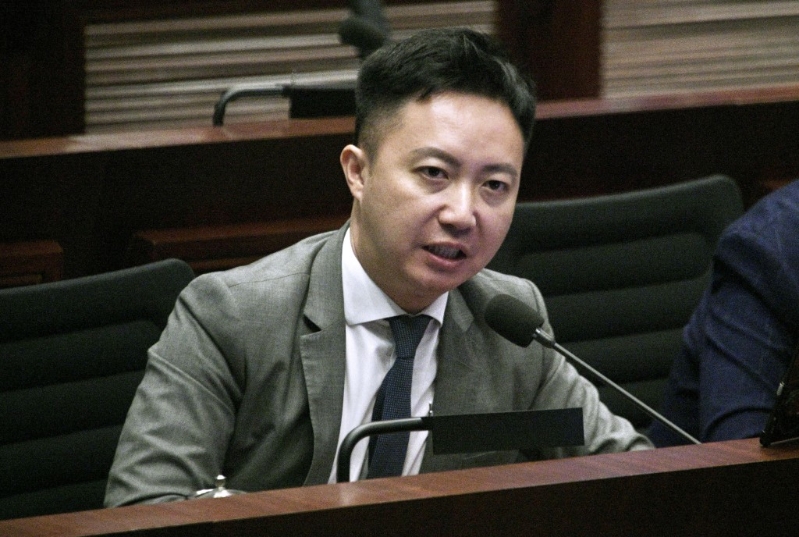 李梓敬质疑只有基层和中产独渡时艰。 资料图片 李梓敬质疑只有基层和中产独渡时艰。 资料图片