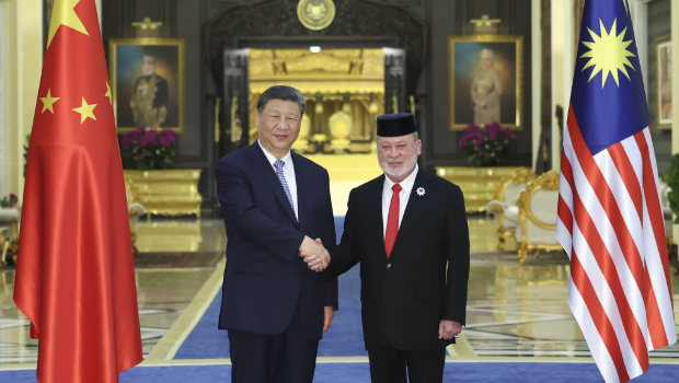 习近平会见马来西亚最高元首易卜拉欣。 习近平会见马来西亚最高元首易卜拉欣。