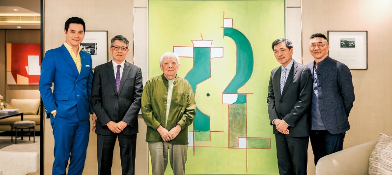 霍刚(左三)暌违一年再次来到香港,举办《霍刚:走进香港》画展。 霍刚(左三)暌违一年再次来到香港,举办《霍刚:走进香港》画展。