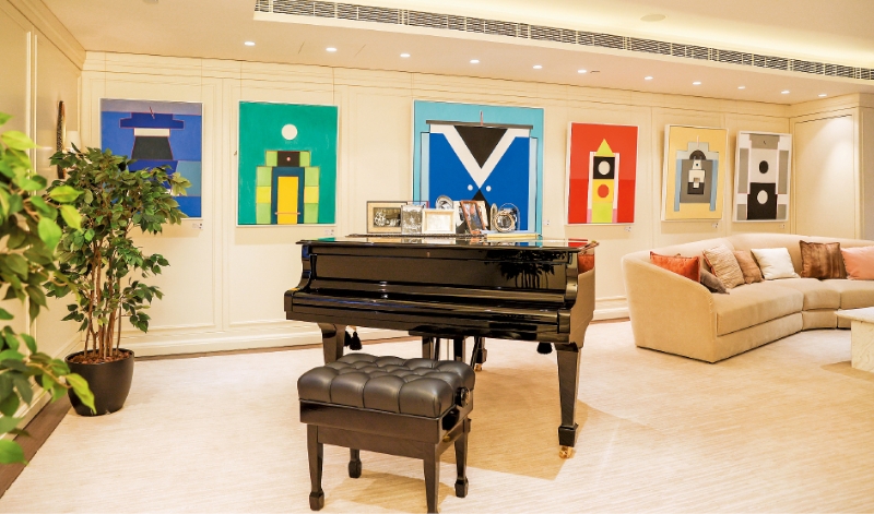 音乐室展出的一组六幅横排小尺幅作品,宛如香港城市建筑的缩影。 音乐室展出的一组六幅横排小尺幅作品,宛如香港城市建筑的缩影。