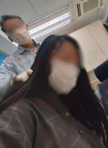 该医生诊症“中西合璧”,把脉及按压颈部后称记者“骨火重”。 该医生诊症“中西合璧”,把脉及按压颈部后称记者“骨火重”。