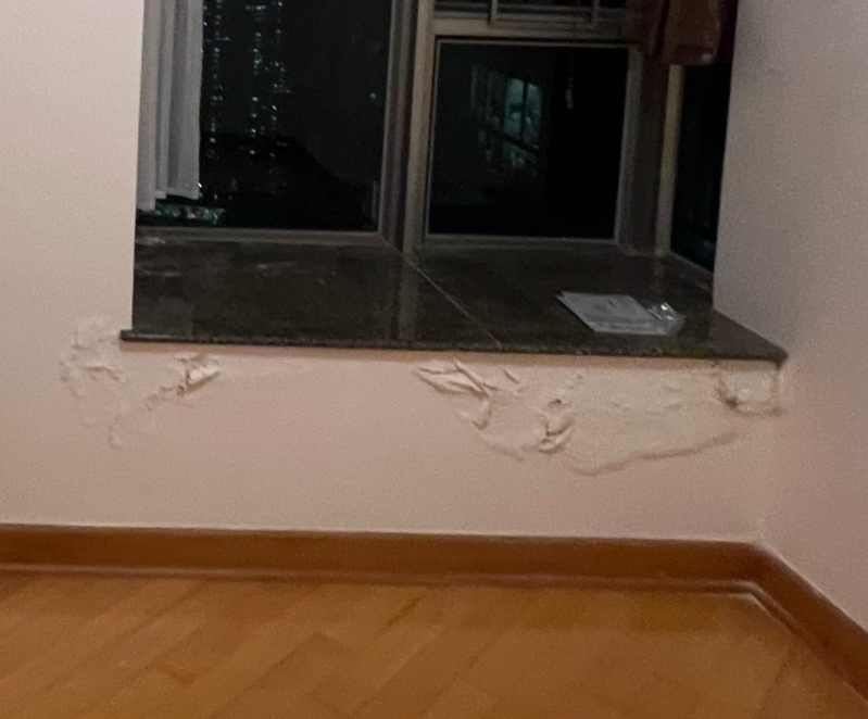 单位主人房窗台渗水情况。 单位主人房窗台渗水情况。