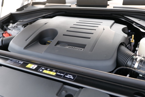 Range Rover Sport P360 Dynamic配用3公升直六Turbo引擎加有48V Mild-hybrid轻混能系统,输出360ps马力和500Nm扭力。 Range Rover Sport P360 Dynamic配用3公升直六Turbo引擎加有48V Mild-hybrid轻混能系统,输出360ps马力和500Nm扭力。