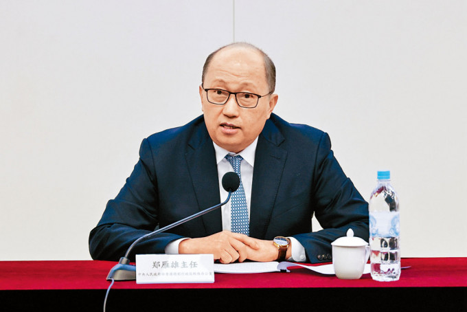 Edit media 郑雁雄表示,要把握政治性,进一步增强两个维护的高度自觉。 资料图片 Edit media 郑雁雄表示,要把握政治性,进一步增强两个维护的高度自觉。 资料图片