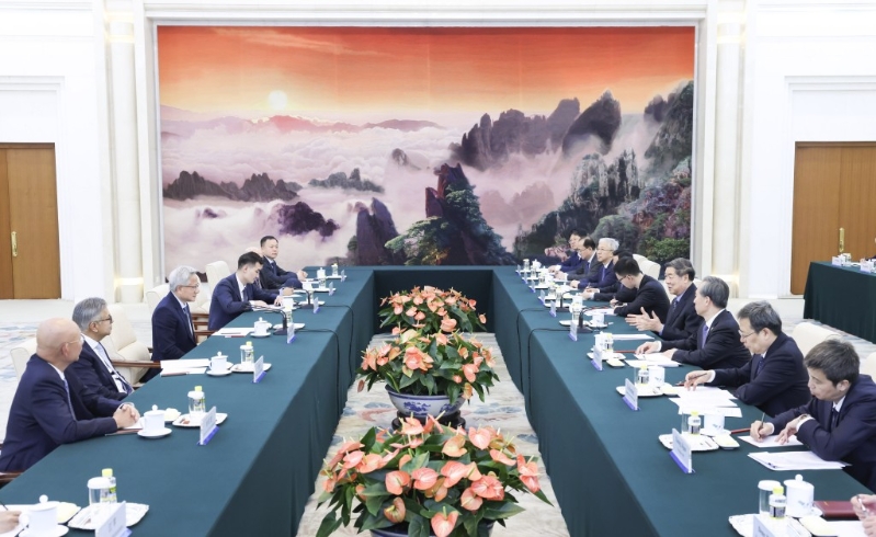 何立峰会见美国英伟达公司总裁兼首席执行官黄仁勋。新华社.jpg 何立峰会见美国英伟达公司总裁兼首席执行官黄仁勋。新华社.jpg