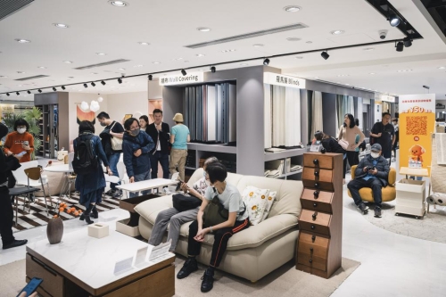 PapaHome店内人山人海。 PapaHome店内人山人海。