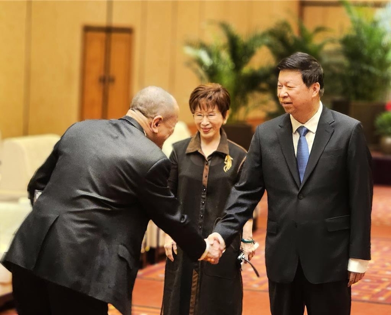 国台办主任宋涛17日在南京金陵饭店会见访陆的中国国民党前主席洪秀柱一行。 国台办主任宋涛17日在南京金陵饭店会见访陆的中国国民党前主席洪秀柱一行。