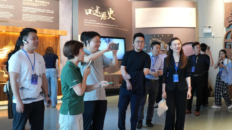 媒体团参观福田红树林生态公园 媒体团参观福田红树林生态公园