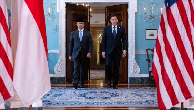 印尼外交长苏吉约诺日前飞往盛顿与美国国务卿鲁比奥会面。 印尼外交长苏吉约诺日前飞往盛顿与美国国务卿鲁比奥会面。