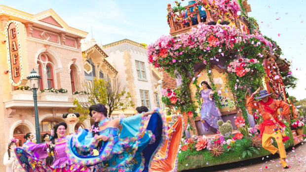 香港迪斯尼20周年庆典的重头戏之一是全新推出的花车巡游 香港迪斯尼20周年庆典的重头戏之一是全新推出的花车巡游
