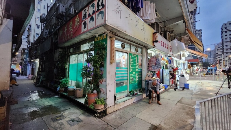 一名男子在深水埗醫局街193號一店舖外暈倒,送院後死亡。黃文威攝