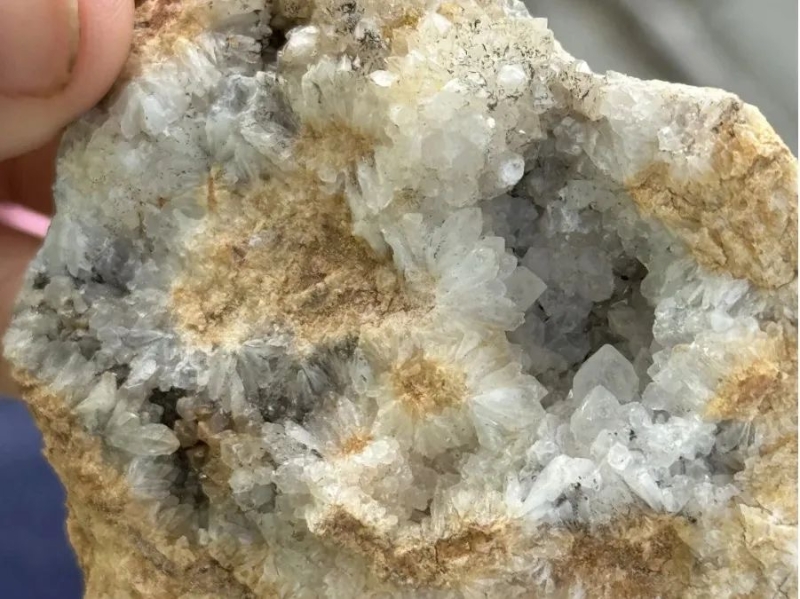 多地掀挖水晶尋寶熱。易研易行微信公眾號