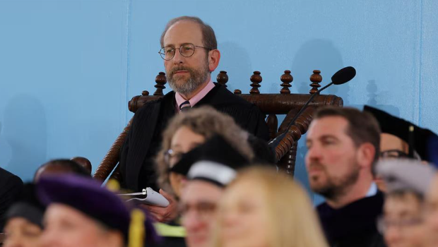 哈佛校长犹太裔温文儒雅 哈佛校长犹太裔温文儒雅