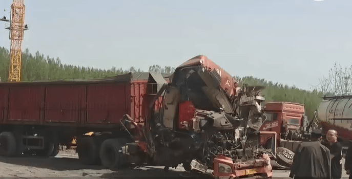 山西國道突發塌陷。微博@百姓關注