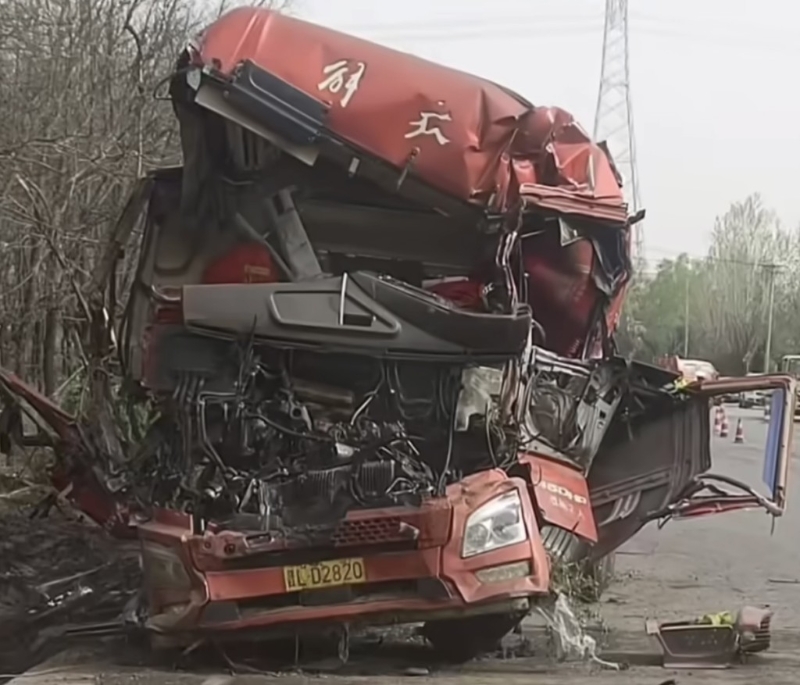 山西國道突發塌陷。極目新聞