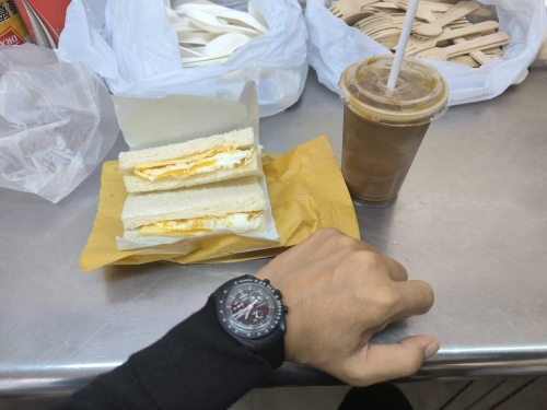 当中各式双拼三文治只需$16 当中各式双拼三文治只需$16