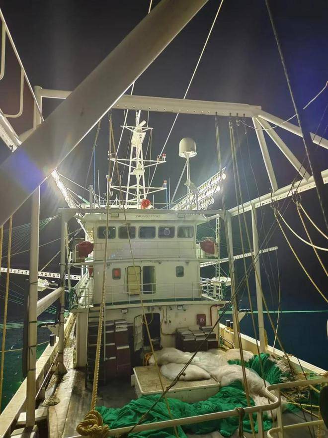 发生命案的远洋渔船。澎湃新闻 发生命案的远洋渔船。澎湃新闻