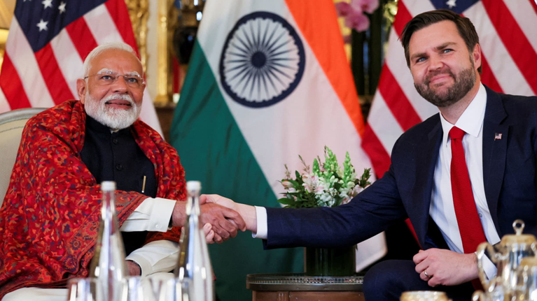 莫迪(左)和万斯 资料图片 图源:外媒报道配图 莫迪(左)和万斯 资料图片 图源:外媒报道配图