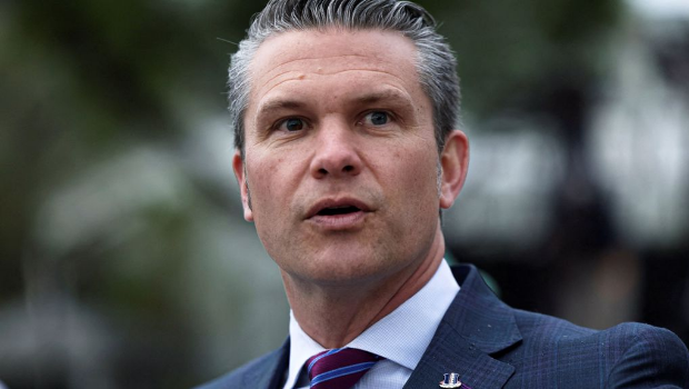 美国防长赫格塞斯(Pete Hegseth)21日在白宫南草坪出席一年一度的复活节滚彩蛋活动。 美国防长赫格塞斯(Pete Hegseth)21日在白宫南草坪出席一年一度的复活节滚彩蛋活动。