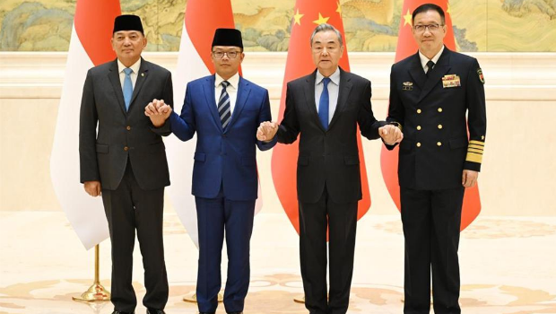 中国与印尼21日举行外长防长2+2对话机制首次部长级会议。 中国与印尼21日举行外长防长2+2对话机制首次部长级会议。