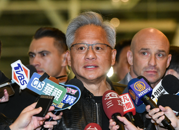 英伟达中国市场受到H20禁令严重冲击,考验执行长黄仁勋的解危能力与经营智慧。 英伟达中国市场受到H20禁令严重冲击,考验执行长黄仁勋的解危能力与经营智慧。