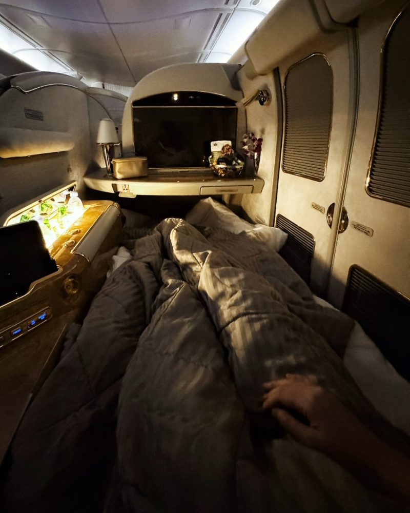 崔碧珈的头等机位仲有小门。 崔碧珈的头等机位仲有小门。