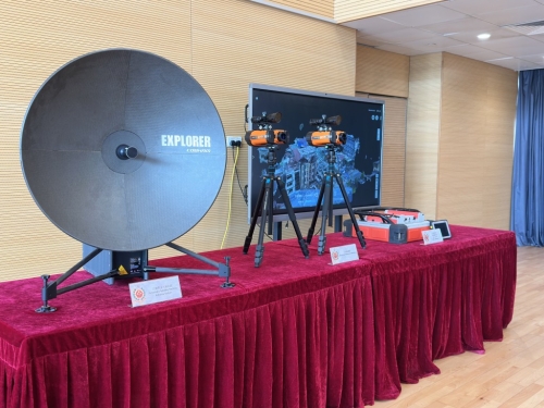 当局展示救援队设备。 杨伟亨摄 当局展示救援队设备。 杨伟亨摄