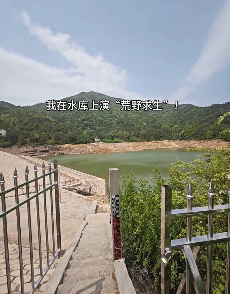 小歐有時要在水塘範圍巡邏。《瀟湘晨報》